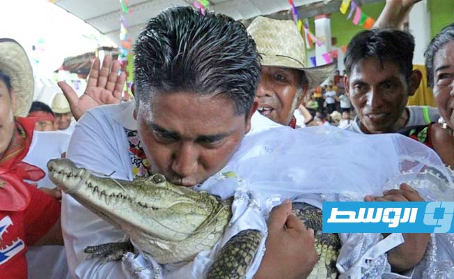 رئيس بلدية في المكسيك يتزوج أنثى تمساح