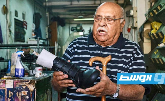 مصنعو الأحذية يدويا في الأردن يكافحون للحفاظ على مهنتهم