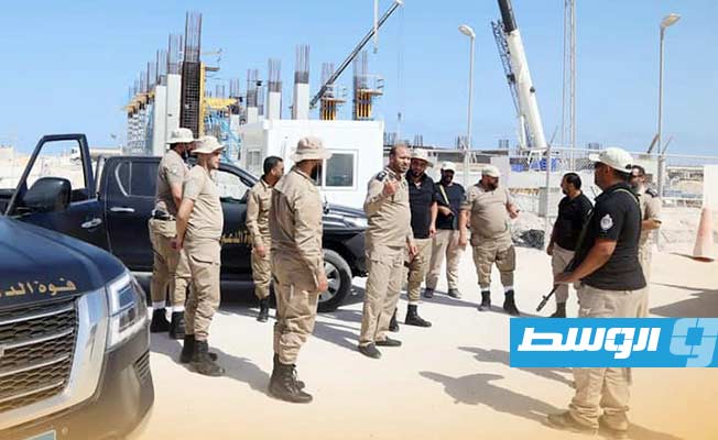 وفد من وزارة الداخلية يتفقد تأمين صيانة محطة كهرباء مصراتة