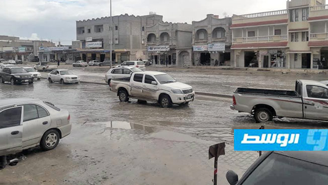 أمطار غزيرة في طبرق والبلدية تناشد شركة الصرف الصحي للتدخل