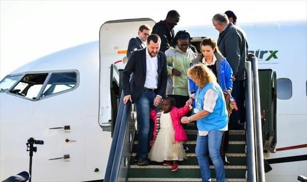 بعد إجلائهم من ليبيا..سالفيني يستقبل 51 مهاجرًا من النيجر