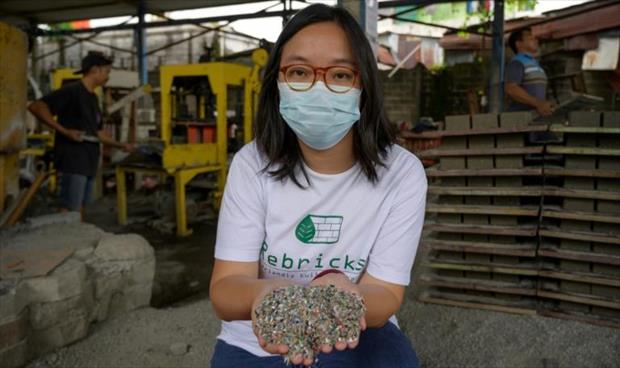 إندونيسيتان تواجهان تلوث البلاستيك بهذه الطريقة