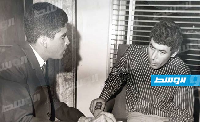 مع المفكر الليبي صادق النيهوم. مارس 1969 (خاص لـ بوابة الوسط)