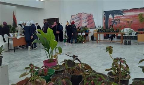 طالبات المرحلة الثانوية يشاركن في معرض للنباتات بطبرق