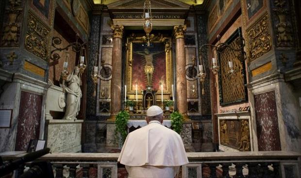 البابا يوصي العائلات بـ«العناق» خلال الحجر المنزلي