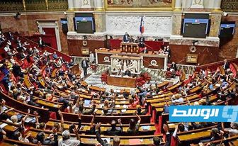 البرلمان الفرنسي يرفض بفارق ضئيل أول مقترحين بحجب الثقة عن الحكومة