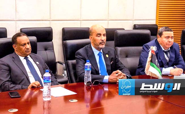 لقاء الكوني مع رئيس وزراء الجزائر نذير العرباوي في بانغول، الأحد 5 مايو 2024. (المجلس الرئاسي)