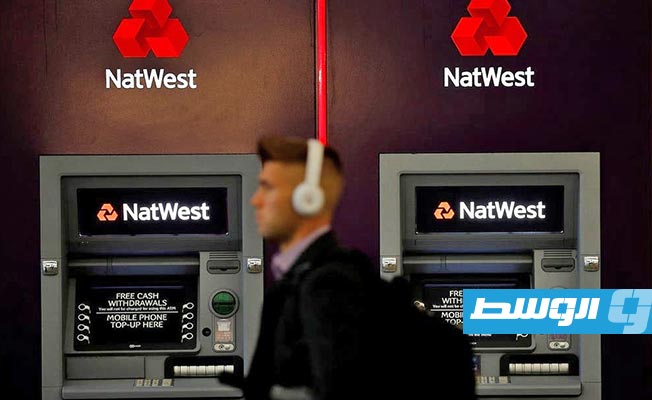 لماذا تختفي البنوك والصرافات الآلية تدريجيا من بريطانيا؟