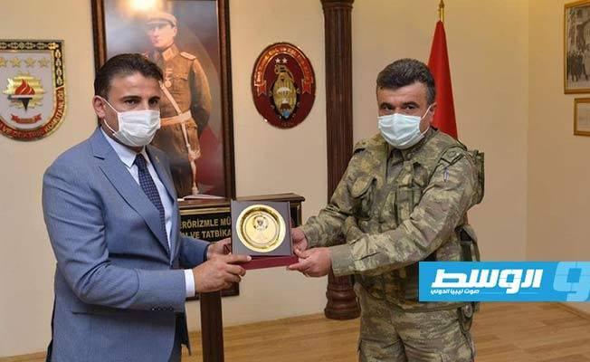 بالصور: وزير الدفاع التركي يستقبل النمروش في أنقرة