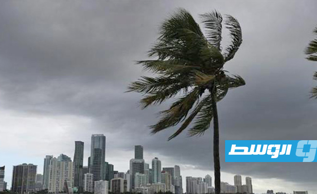 الإعصار «أيساياس» يقترب من فلوريدا المتضررة من «كوفيد-19»
