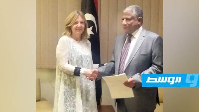 المغربي يتسلم نسخة من أوراق اعتماد السفيرة الفرنسية الجديدة لدى ليبيا
