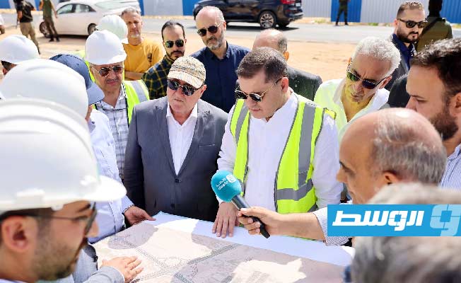 الدبيبة في موقع مشروع الطريق الدائري الثالث طرابلس، 8 أكتوبر 2023. (حكومة الوحدة الوطنية)