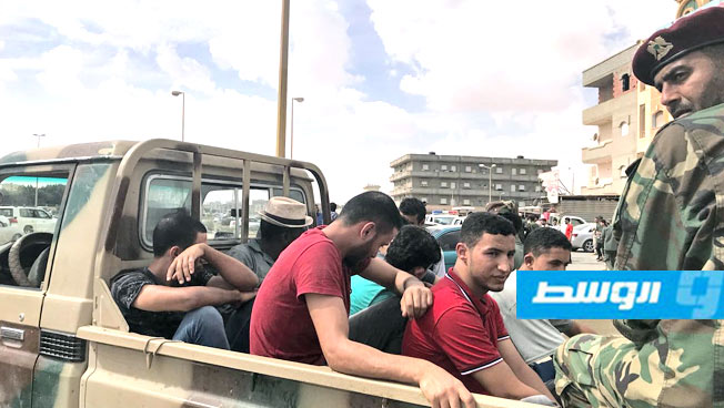 ضبط عمال مصريين وسوريين يعملون بمطاعم ومخابز في طبرق بدون شهادات صحية