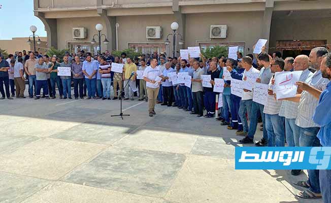 وقفات احتجاجية لأعضاء النقابة العامة لعمال «الكهرباء» في عدة مناطق