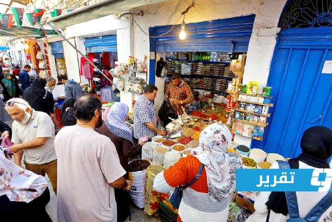 موقع أميركي: الليبيون يعانون مع دخول رمضان أزمة سيولة وتأخر رواتب وارتفاع الدولار
