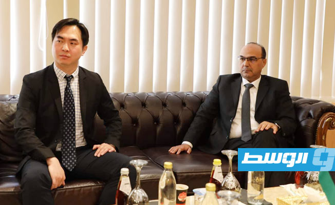 بوجواري، مع وفد من الشركة الصينية للإنشاءات المحدودة «CCCC», (بلدية بنغازي)