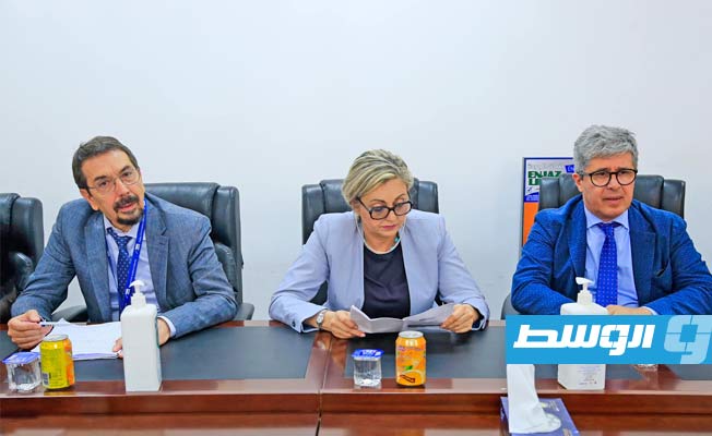 اجتماع وفد الطيران المدني الإيطالي مع مسؤولي الطيران الليبيين بمطار معيتيقة، (مصلحة المطارات)