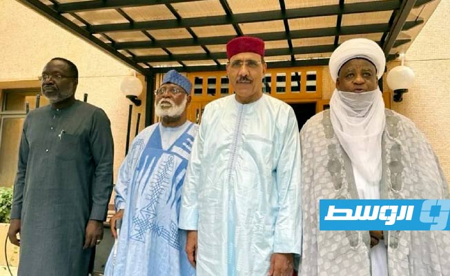 «فرانس برس»: وفد «إيكواس» التقى الرئيس النيجري المعزول محمد بازوم