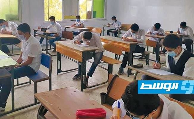 تلاميذ ليبيا غير قادرين على العودة إلى مدارسهم.. وبلديات تعود إلى «الإغلاق» في وجه «كورونا»