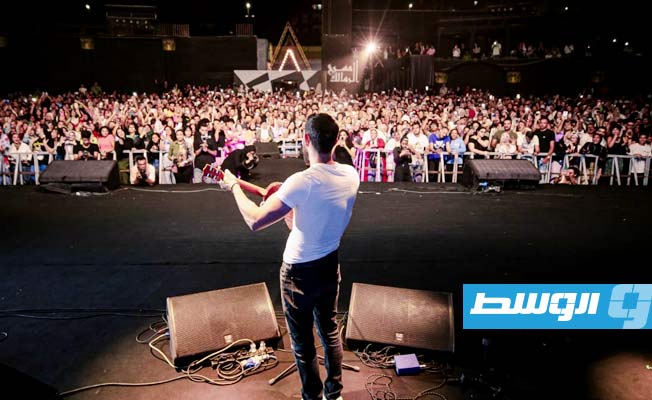 الأردني عزيز مرقة خلال حفله بمسرح الزمالك (خاص لـ بوابة الوسط)