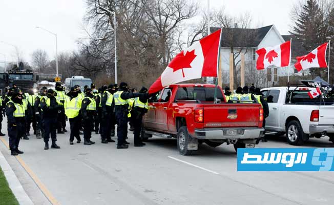 الشرطة الكندية تخلي جسرا استراتيجيا من المحتجين على القيود الصحية