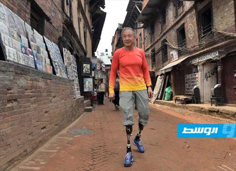 صيني مبتور الساقين ينطلق في رحلة تسلق لقمة إيفرست