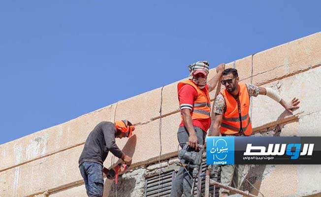 ترميم المجمعات السكنية بحي السلام في درنة