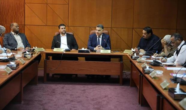 وزير الداخلية يجتمع مع عدد من أعضاء مجلس مشايخ وحكماء بنغازي