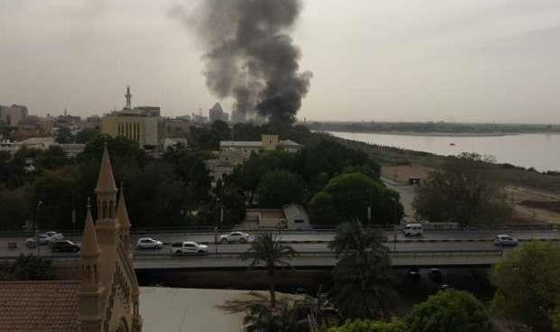 السودان.. اندلاع حريق داخل مبنى القصر الرئاسي في الخرطوم (فيديو)