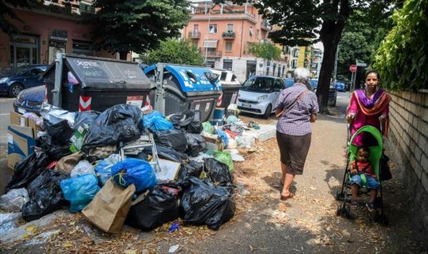 النفايات في شوارع روما تنذر بأزمة صحية