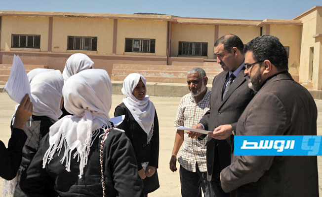 وزير التعليم بالحكومة الموقتة يتفقد منطقة درنة التعليمية والمناطق المحيطة بها