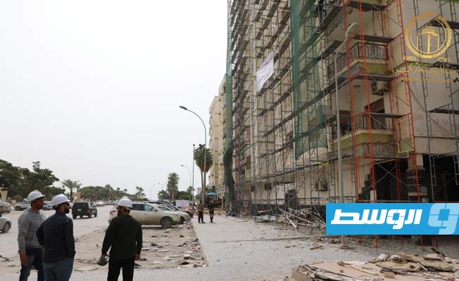 تواصل أعمال صيانة عمارات الاستثمار بمنطقة سيدي حسين في بنغازي
