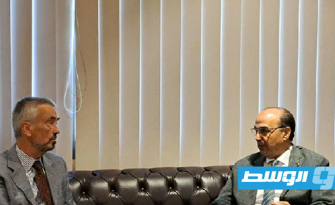 لقاء بوجواري مع رئيس مجلس الأعمال الليبي - البريطاني بيتر ميليت، الأربعاء 14 يونيو 2023. (بلدية بنغازي)