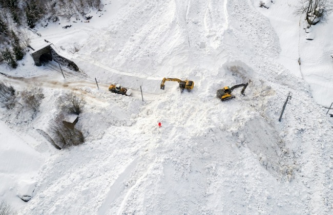مقتل ثلاثة متزلجين وإصابة أربعة في سويسرا