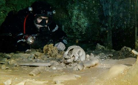 اكتشاف آثار من حضارة المايا في كهف مغمور بالمياه بالمكسيك