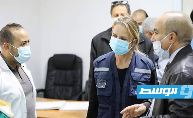 ممثلة منظمة الصحة العالمية لدى ليبيا، الزابيت هوف في مستشفى بن سينا التعليمى بسرت, 23 فبراير 2021. (الإنترنت)