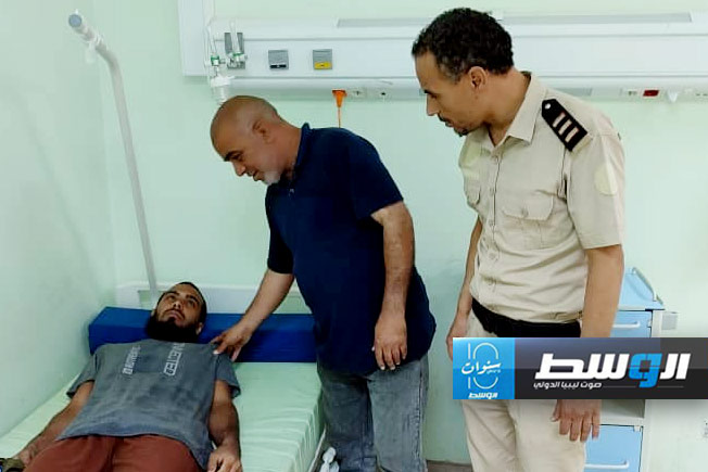 الشاب يتلقى العلاج في المستشفى بعد إنقاذه. (مديرية أمن صرمان)