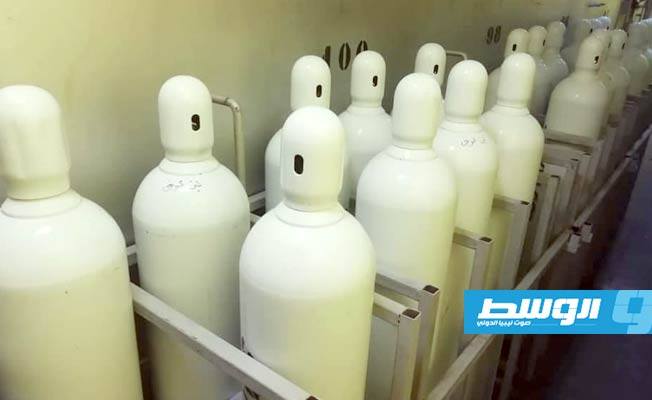 أسطوانات أكسجين بمركز العزل الصحي العائم بقاعدة أبوستة البحرية في طرابلس. (وزارة الصحة)