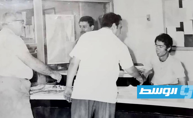 صورة بعنوان «بدايات» للكاتب الصحفي بشير زعبيه من معرض ألبوم ليبيا الذي تنظمه «آريتي للفنون والثقافة» 15 أغسطس 2023، (بوابة الوسط)