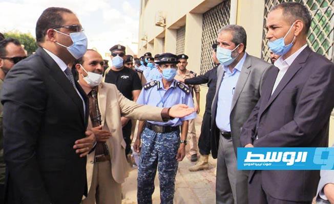 جولة المستشار محمد عبدالواحد ورئيس المجلس الأعلى للقضاء التفقدية بالهيئات القضائية في ترهونة. (وزارة العدل)