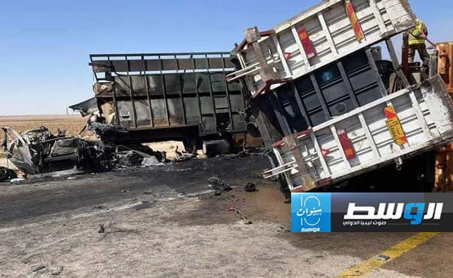 آثار حادث تصادم مروع غرب العقيلة، 30 مايو 2024. (مديرية أمن الهلال النفطي)