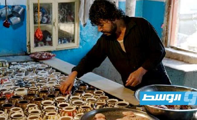 فرانس برس: طاهٍ أفغاني يحافظ على فن طهو طبق لحم تقليدي يقدم في أباريق شاي