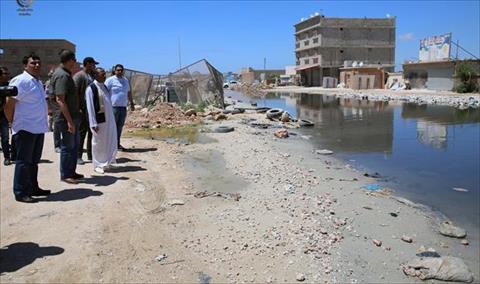 الحكومة الموقتة تبحث إنهاء أزمة «المياه السوداء» في بنغازي