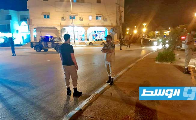 بالصور.. دوريات أمنية تنتشر في مدينة الخمس