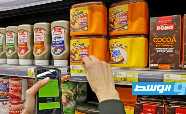 لبنان.. متاجر السلع والمواد الغذائية تبدأ تسعير بضائعها بالدولار