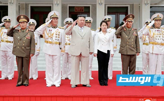 زعيم كوريا الشمالية يسعى إلى تعزيز القوة البحرية لبلاده.. ويحذر من الحرب النووية