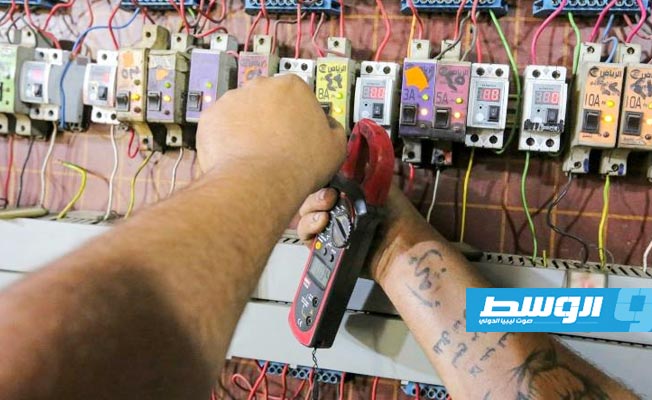 فنيو صيانة مولدات الكهرباء في العراق: العمل 24 ساعة في اليوم.. وفاتورة فساد ثقيلة