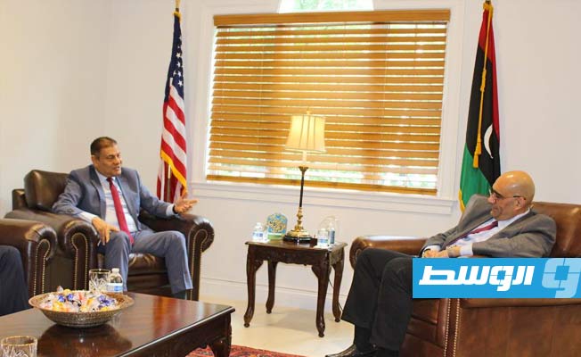 من اجتماع القائم بأعمال السفارة الليبية لدى واشنطن مع معهد السلام الأميركي، 26 يوليو 2022. (حساب السفارة على تويتر)
