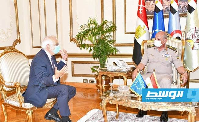«تحقيق الاستقرار والأمن لشعوب ضفتي المتوسط» في مباحثات بوريل ووزير الدفاع المصري