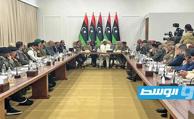 أعضاء اللجنة العسكرية المشتركة «5+5» والقيادات العسكرية والأمنية في ختام اجتماعهم بمدينة بنغازي، 8 أبريل 2023. (البعثة الأممية)
